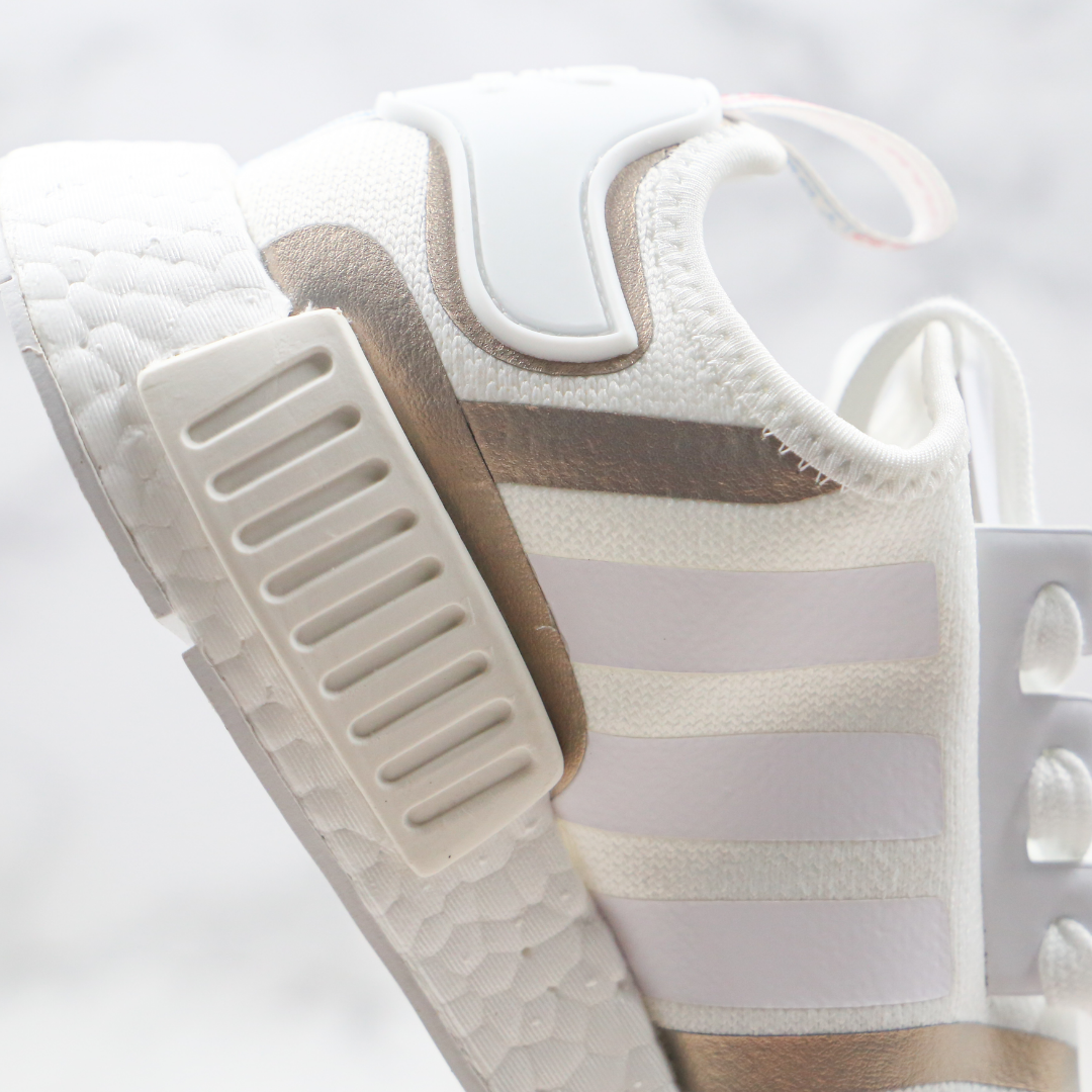 Tenis Adidas - NMD R1 Branco e Dourado - Feminino