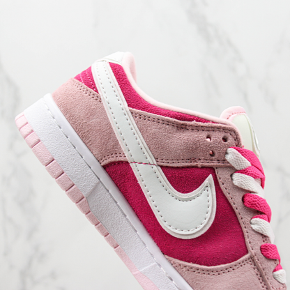 Tênis Nike Dunk Low X Barbie