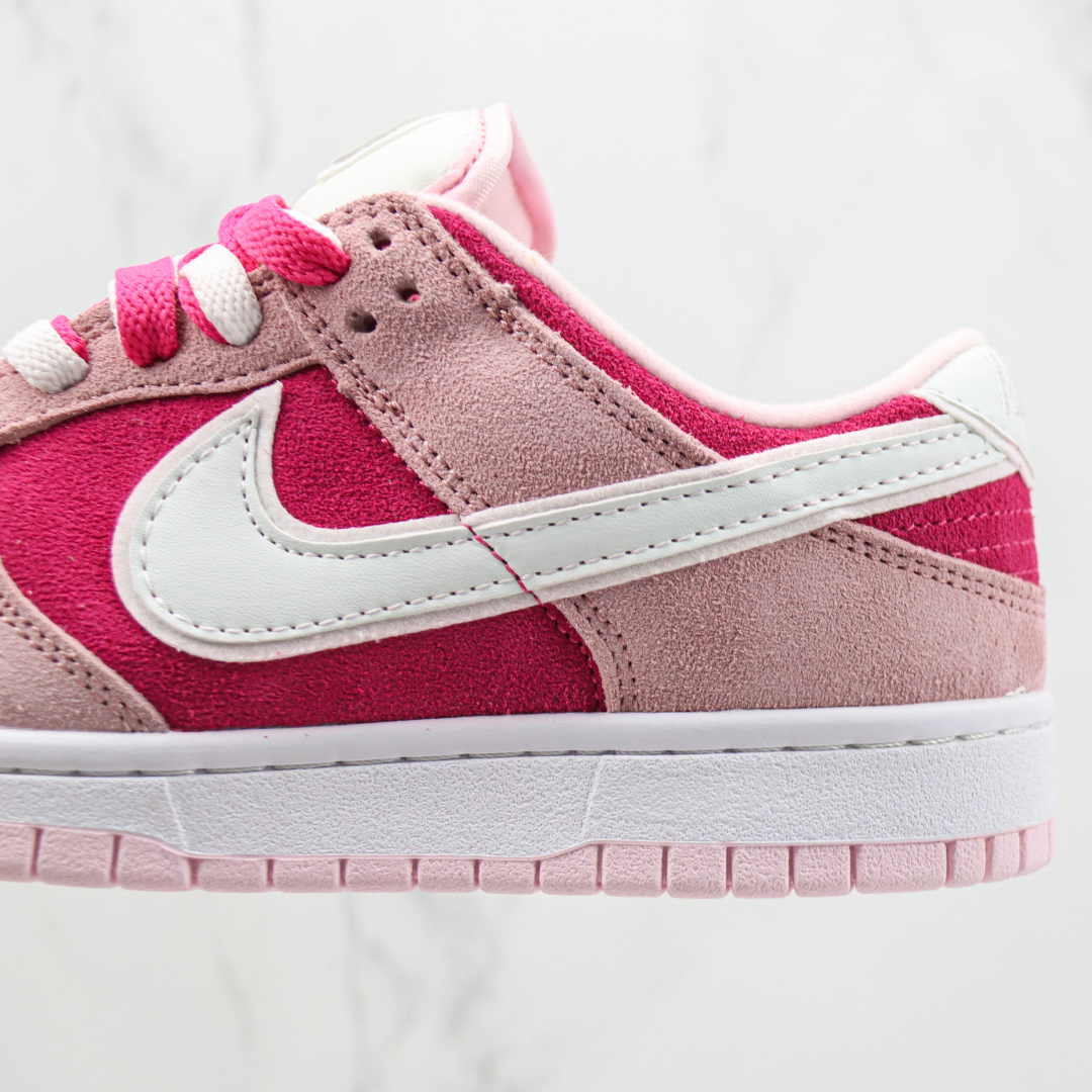 Tênis Nike Dunk Low X Barbie