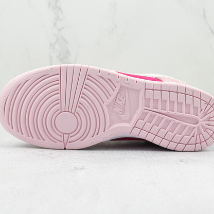 Tênis Nike Dunk Low X Barbie