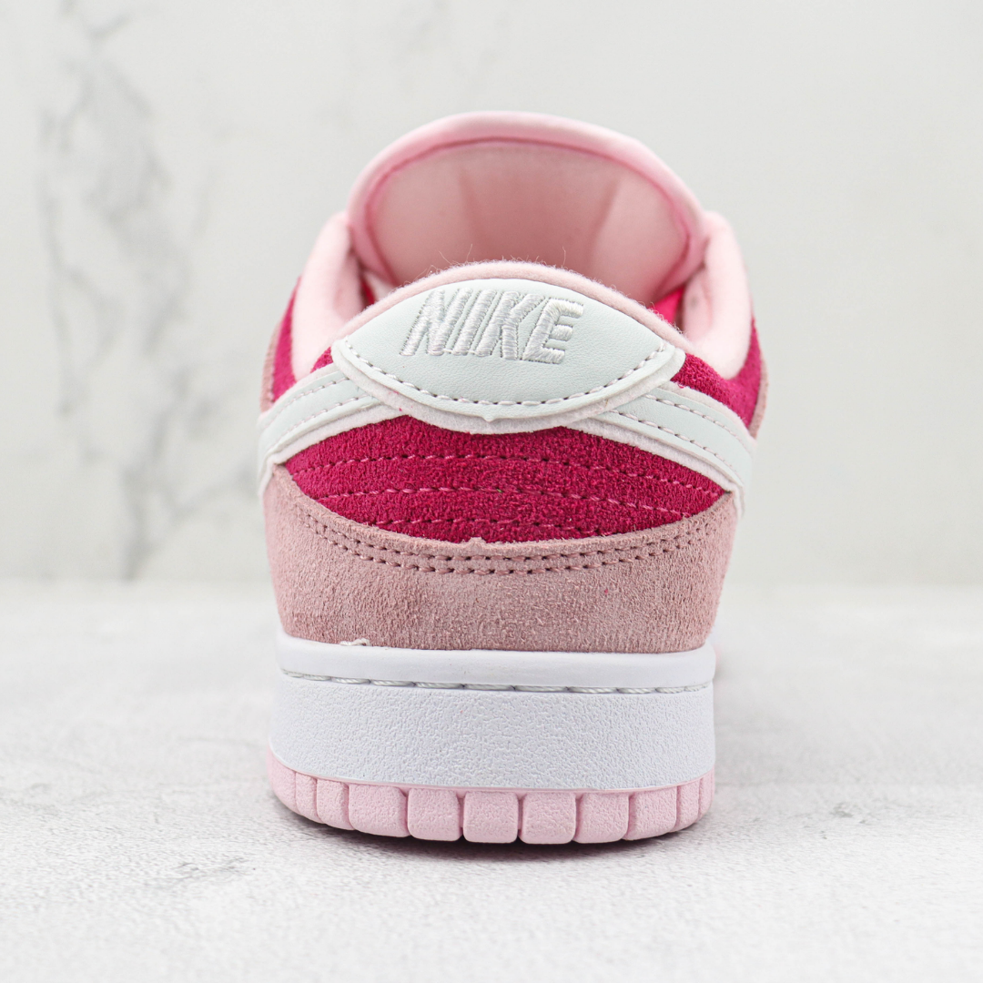 Tênis Nike Dunk Low X Barbie