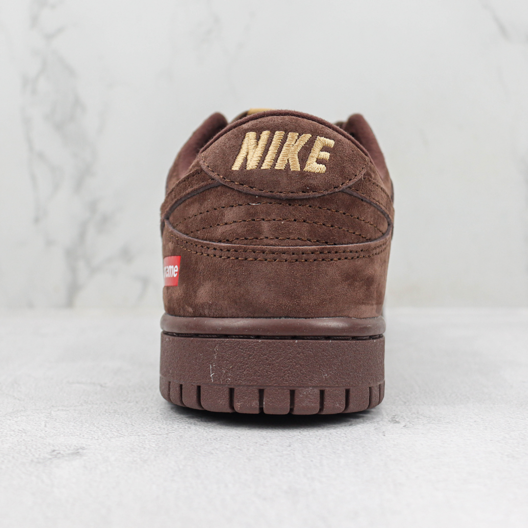 Tênis Nike SB Dunk Low x Supreme - Brown