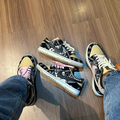 Tenis Nike SB Dunk Low - Travis Scott